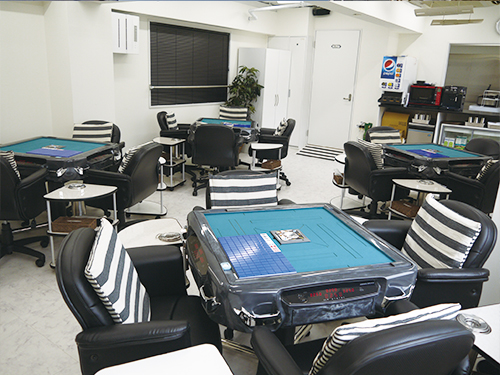 もちろん全台アルティマの全自動卓使用です。